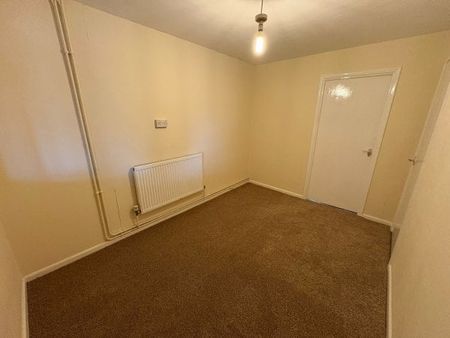 Mildenhall - Photo 2