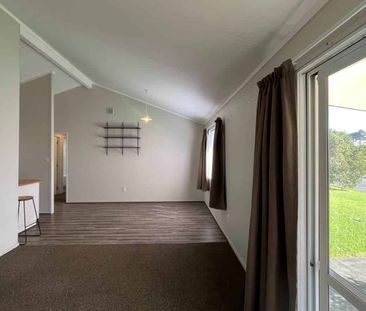 Tidy & Secure Home, Handy to Everything - Photo 2