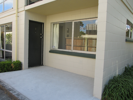 2 Bedroom, Neat & Tidy in Central City - Photo 4