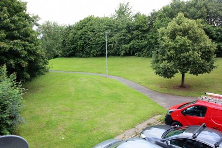 2 bedroom townhouse to rent - Photo 2