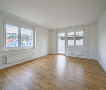 Familienwohnung in ruhiger Umgebung mit grossem Gartensitzplatz! - Photo 1