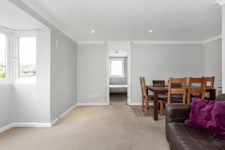 3 bedroom flat to rent - Photo 2