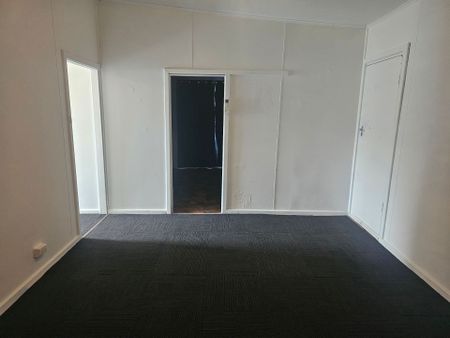 Three Bedroom Home - Available 08&sol;09&sol;2025 - Photo 2