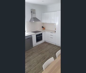 Neat, tidy 3 bed, 1 bath, beachside cottage - 12 month lease only - Photo 4