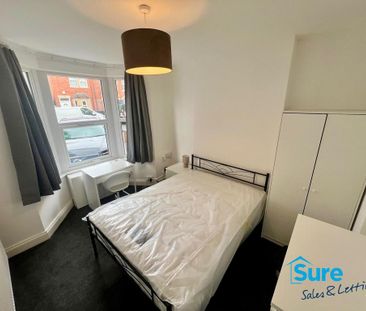 4 bedroom semi-detached house to rent - Photo 5