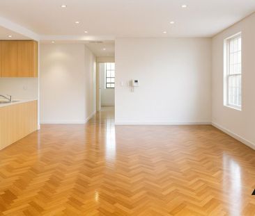 ULTRA-MODERN, SEMI-LIKE 2 BEDROOM GARDEN APARTMENT, PEACEFUL, PRIVATE - Photo 4