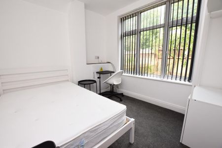 5 bedroom semi-detached house to rent - Photo 3