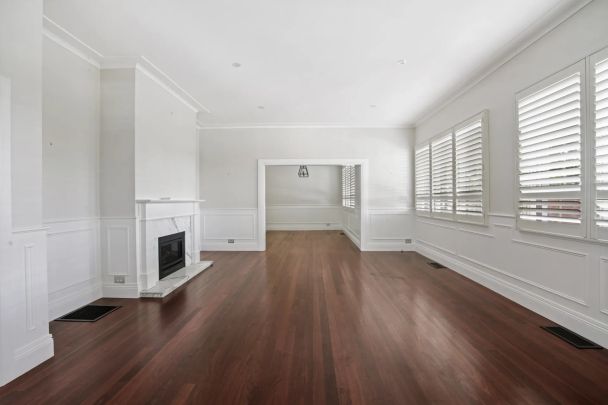 Luxurious 5-bedroom residence situated in the heart of the esteemed Bellevue Hill neighborhood - Photo 1
