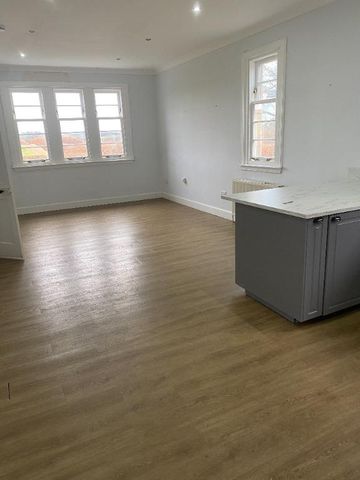 4 bedroom semi-detached house to rent - Photo 5