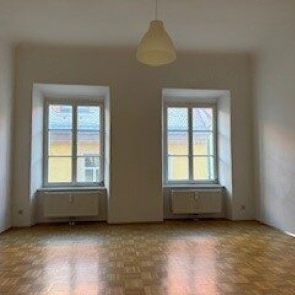 Studentenhit! Gemütliche, 2-Zimmer-Wohnung, 1 Schlafzimmer/Wohnzimmer und ein Zimmer Kochen/Essen, Bad mit Waschmaschinenanschluss, Dusche und Toilette, Vorraum: gepflegt, super zentral, UNINÄHE Technik - Foto 1