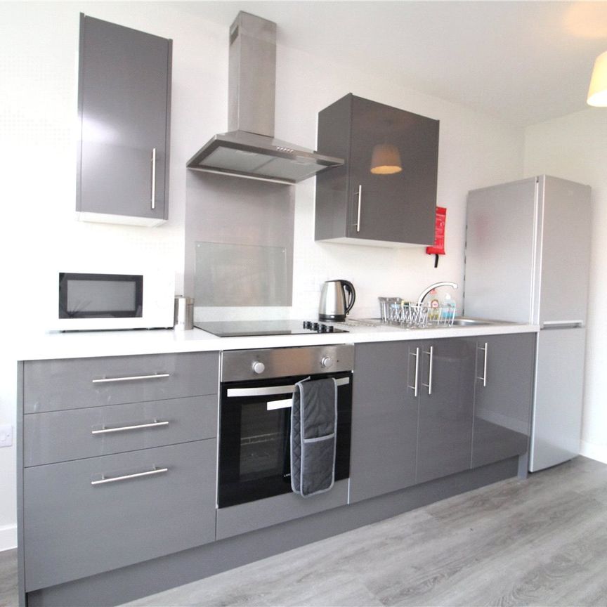 2 bedroom Flat To Rent - Photo 1