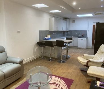 6 bedroom house to rent - Photo 2