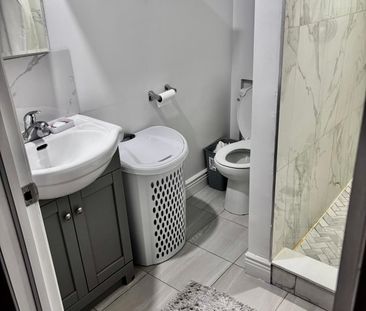 For Lease - 21 Blue Forest Crescent, Barrie, Ontario - Photo 2