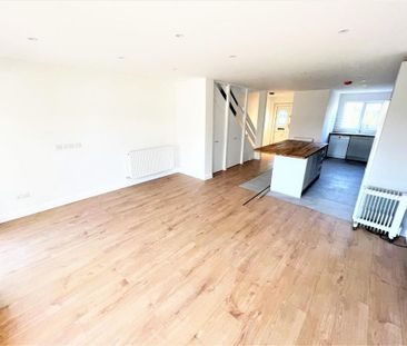 3 bedroom end of terrace house to rent - Photo 1