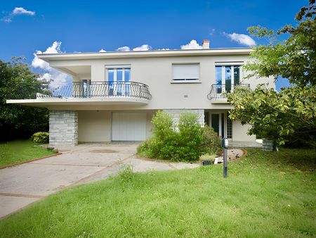 House - Photo 3