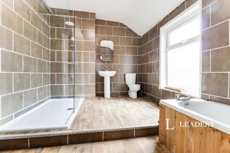 1 bedroom in a house share to rent - Photo 5
