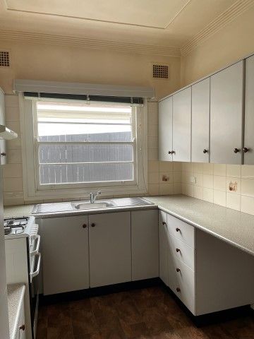 Cute Cottage. Great Location - Photo 4