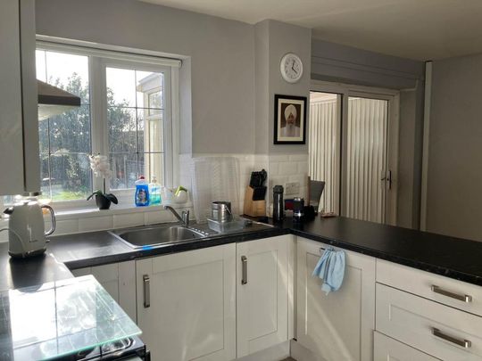 3 bedroom semi-detached house to rent - Photo 1