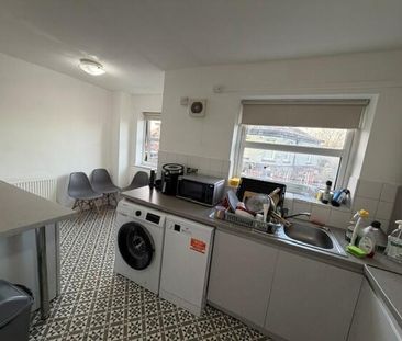 6 bedroom semi-detached house to rent - Photo 5