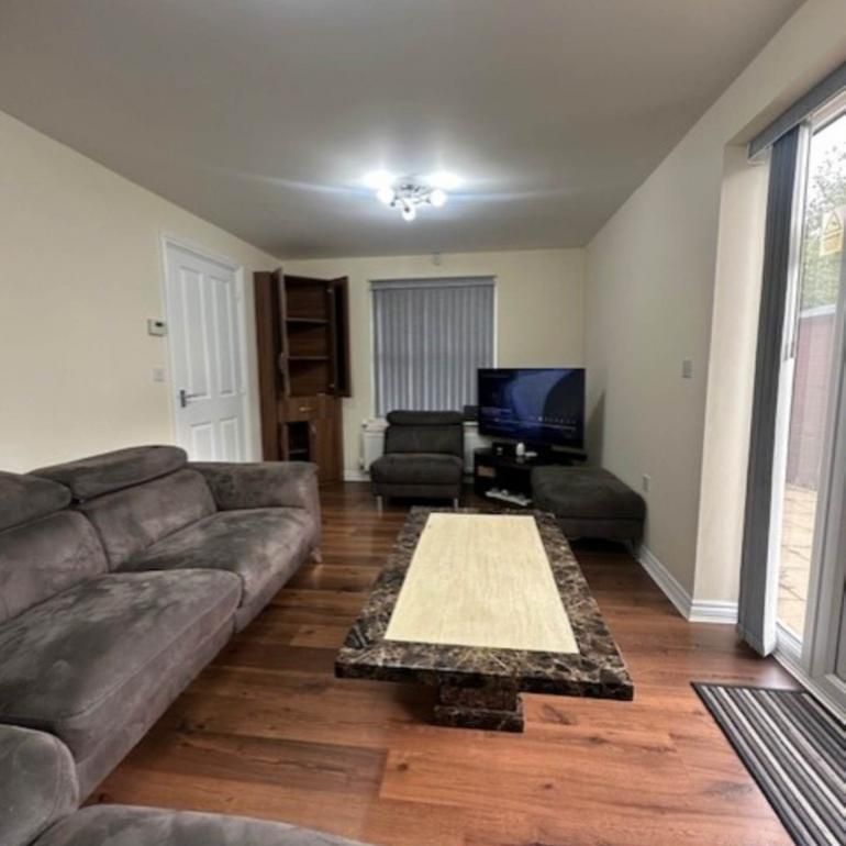 3 bedroom end of terrace house to rent - Photo 1