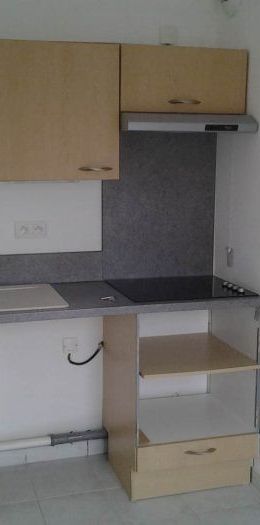 T2 AVEC BALCON ET PLACE DE PARKING - Photo 1