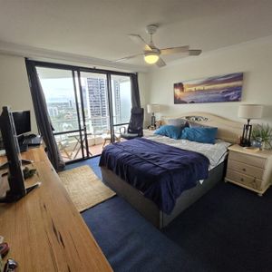 100 m2 3 bedroom Central Surfers Paradise unit - Photo 2