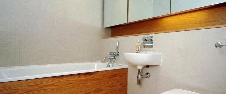 2 bedroom house in London - Photo 1