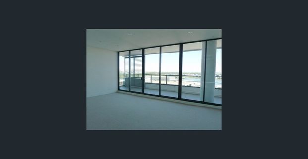 Stunning 'Pinnacle' - 2 brm with Water & sunset views. - Photo 1