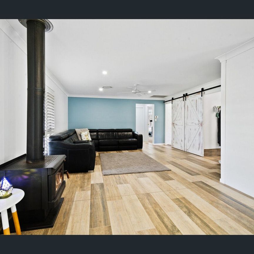 SHORT TERM LEASE - FULLY FURNISHED FOUR BEDROOM ACREAGE HOME - Photo 1