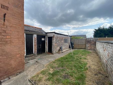 4 bedroom terraced house to rent - Photo 4