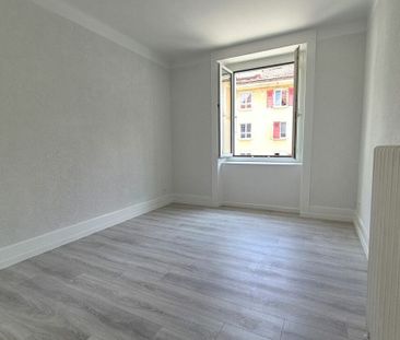 Rénové ! Appartement de 4 pièces au Locle avec balcon - Photo 2
