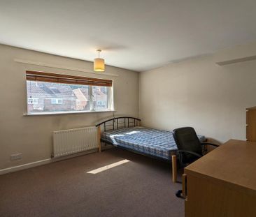 6 bedroom semi-detached house to rent - Photo 2