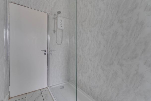 Price £695 pcm - Available Now - Unfurnished - Photo 1