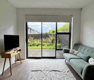 3 Bedroom home in Hobsonville with two carparks! - Photo 5