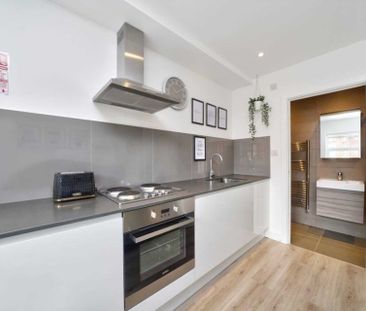 Price £1,200 pcm - Available 18/04/2026 - Furnished - Photo 4