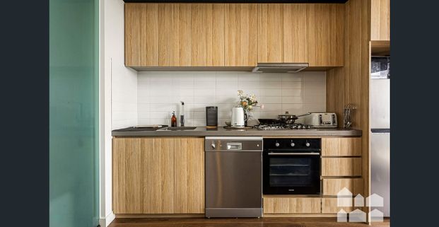 One Bedroom Apartment in Central Location - Photo 1