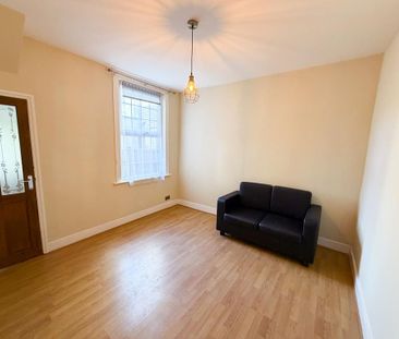 4 bedroom terraced house to rent - Photo 6