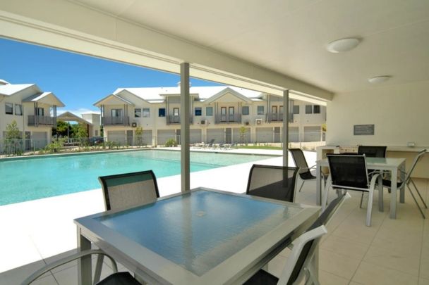 Leafy Outlook - 3 Minute Walk to Beach and Cafes! - Photo 1