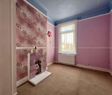 Beverley Road, London, E6 - Photo 4