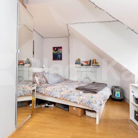 Large 6 bedroom house with 2 bathrooms and close to Archway Station - Photo 1