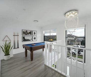 EXECUTIVE FAMILY HOME WITH MULTIPLE LIVING AREAS !!! - Photo 6