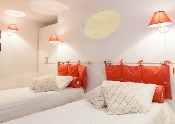 Center-Historic Jewish Quarter: Elegant apartment situated in beautiful Palazzo Nobiliare. Entrance, spacious living with original wood frescoed ceilings, large modern dining and kitchen, 4 bedrooms, 4 Baths, small terrace. #1527