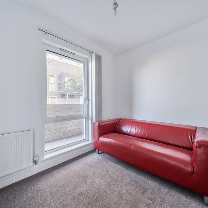 3 bedroom flat to rent - Photo 1