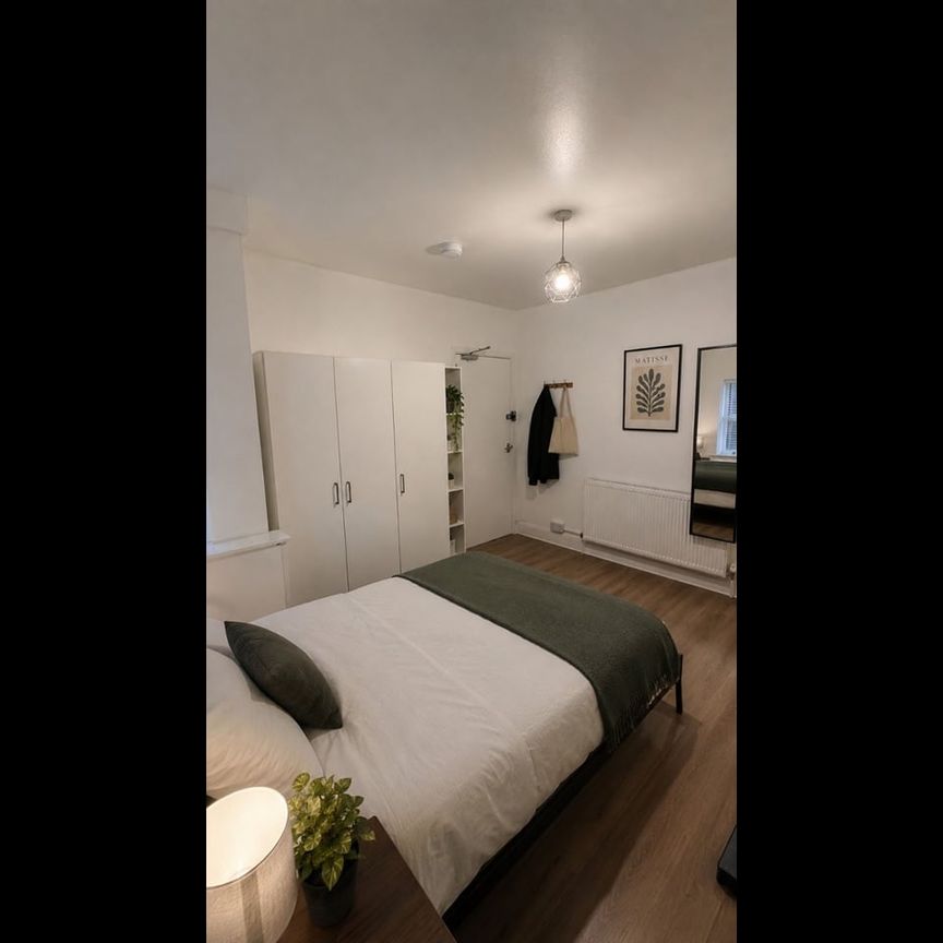 Room in a Shared House, The Mount, CV3 - Photo 1