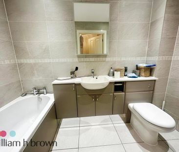 2 bedroom flat to rent - Photo 5