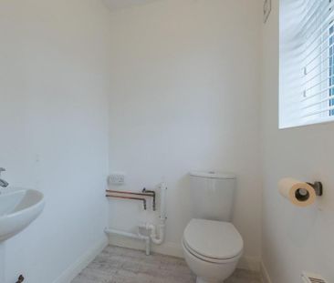 3 bedroom semi-detached house to rent - Photo 5