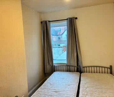 *Two Bed Terraced* *Walking distance to Nuneaton town centre* - Photo 2