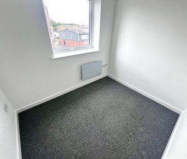 2 bedroom Flat To Let - Photo 4