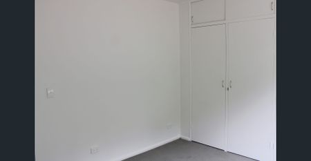 REFURBISHED 2 BEDROOM - BRAND NEW KITCHEN - Photo 5