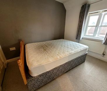 2 bedroom end of terrace house to rent - Photo 2